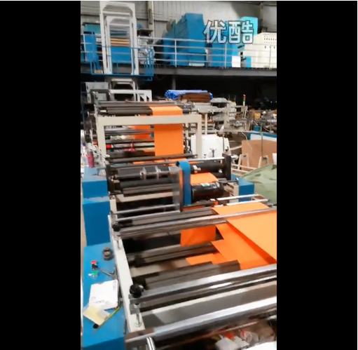 Non woven fabric automatic pull-up zipper bag making machine