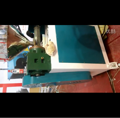 High speed zipper extruder